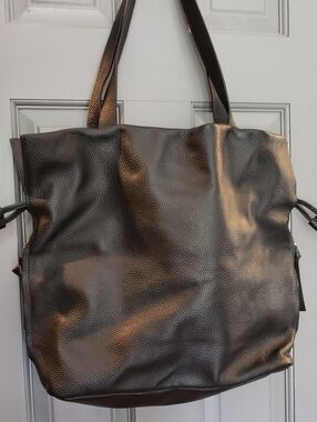 Tote Le Monde Chinch Leather Bag